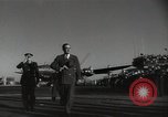 Immagine di Dignitario arriva in aeroporto America Latina, 1954, secondo 36 filmato di repertorio 65675024180