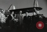 Immagine di Dignitario arriva in aeroporto America Latina, 1954, secondo 44 filmato di repertorio 65675024180
