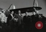 Immagine di Dignitario arriva in aeroporto America Latina, 1954, secondo 45 filmato di repertorio 65675024180