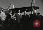 Immagine di Dignitario arriva in aeroporto America Latina, 1954, secondo 47 filmato di repertorio 65675024180
