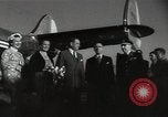 Immagine di Dignitario arriva in aeroporto America Latina, 1954, secondo 48 filmato di repertorio 65675024180