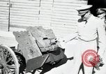Immagine di Ha cessato di pistole Guatemala, 1954, secondo 51 filmato di repertorio 65675024188