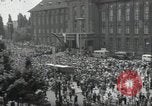 Image protestataires Berlin Allemagne de l'Ouest, 1954, de la seconde 1 séquences d'archives historiques vidéo 65675024236