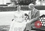 Standbild Präsident und Frau Eisenhower Washington DC USA, 1953, aus Sekunde 39 historischem Filmmaterial Videoclip 65675024247