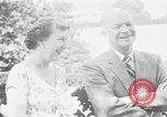 Standbild Präsident und Frau Eisenhower Washington DC USA, 1953, aus Sekunde 61 historischem Filmmaterial Videoclip 65675024247