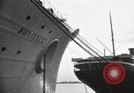 Image des navires français inutilisation Le Havre France, 1954, de la seconde 27 séquences d'archives historiques vidéo 65675024248