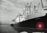 Image des navires français inutilisation Le Havre France, 1954, de la seconde 29 séquences d'archives historiques vidéo 65675024248