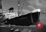 Image des navires français inutilisation Le Havre France, 1954, de la seconde 32 séquences d'archives historiques vidéo 65675024248