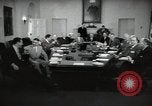 Standbild Präsident Eisenhower und Schrank Washington DC USA, 1953, aus Sekunde 10 historischem Filmmaterial Videoclip 65675024250