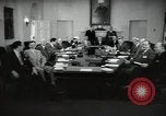 Standbild Präsident Eisenhower und Schrank Washington DC USA, 1953, aus Sekunde 24 historischem Filmmaterial Videoclip 65675024250