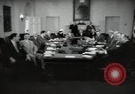 Standbild Präsident Eisenhower und Schrank Washington DC USA, 1953, aus Sekunde 25 historischem Filmmaterial Videoclip 65675024250