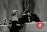 Standbild 33 Academy Awards Santa Monica California USA, 1961, aus Sekunde 47 historischem Filmmaterial Videoclip 65675024256