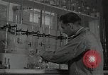 Standbild chemische Experimente United States USA, 1948, aus Sekunde 7 historischem Filmmaterial Videoclip 65675024267