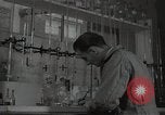 Standbild chemische Experimente United States USA, 1948, aus Sekunde 9 historischem Filmmaterial Videoclip 65675024267