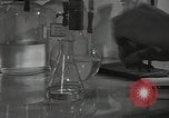 Standbild chemische Experimente United States USA, 1948, aus Sekunde 11 historischem Filmmaterial Videoclip 65675024267