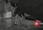 Standbild chemische Experimente United States USA, 1948, aus Sekunde 12 historischem Filmmaterial Videoclip 65675024267