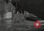 Standbild chemische Experimente United States USA, 1948, aus Sekunde 15 historischem Filmmaterial Videoclip 65675024267