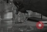Standbild chemische Experimente United States USA, 1948, aus Sekunde 17 historischem Filmmaterial Videoclip 65675024267