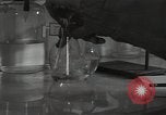 Standbild chemische Experimente United States USA, 1948, aus Sekunde 25 historischem Filmmaterial Videoclip 65675024267