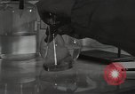 Standbild chemische Experimente United States USA, 1948, aus Sekunde 32 historischem Filmmaterial Videoclip 65675024267