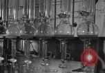 Standbild chemische Experimente United States USA, 1948, aus Sekunde 54 historischem Filmmaterial Videoclip 65675024267