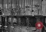 Standbild chemische Experimente United States USA, 1948, aus Sekunde 58 historischem Filmmaterial Videoclip 65675024267