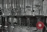 Standbild chemische Experimente United States USA, 1948, aus Sekunde 60 historischem Filmmaterial Videoclip 65675024267