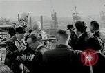 Immagine di Mae West South Hampton Inghilterra, 1941, secondo 12 filmato di repertorio 65675024279