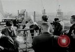 Immagine di Mae West South Hampton Inghilterra, 1941, secondo 13 filmato di repertorio 65675024279