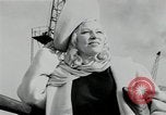 Immagine di Mae West South Hampton Inghilterra, 1941, secondo 18 filmato di repertorio 65675024279