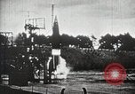 Standbild V-2 Rakete Deutschland, 1943, aus Sekunde 3 historischem Filmmaterial Videoclip 65675024301