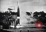 Standbild V-2 Rakete Deutschland, 1943, aus Sekunde 9 historischem Filmmaterial Videoclip 65675024301