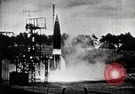 Standbild V-2 Rakete Deutschland, 1943, aus Sekunde 11 historischem Filmmaterial Videoclip 65675024301