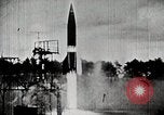 Standbild V-2 Rakete Deutschland, 1943, aus Sekunde 13 historischem Filmmaterial Videoclip 65675024301