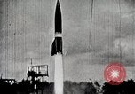 Standbild V-2 Rakete Deutschland, 1943, aus Sekunde 14 historischem Filmmaterial Videoclip 65675024301