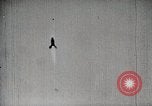 Standbild V-2 Rakete Deutschland, 1943, aus Sekunde 20 historischem Filmmaterial Videoclip 65675024301