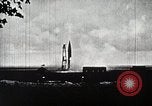 Standbild V-2 Rakete Deutschland, 1943, aus Sekunde 13 historischem Filmmaterial Videoclip 65675024302