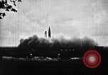Standbild V-2 Rakete Deutschland, 1943, aus Sekunde 17 historischem Filmmaterial Videoclip 65675024302