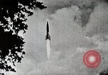 Standbild V-2 Rakete Deutschland, 1943, aus Sekunde 21 historischem Filmmaterial Videoclip 65675024302