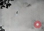Standbild V-2 Rakete Deutschland, 1943, aus Sekunde 27 historischem Filmmaterial Videoclip 65675024302