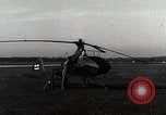Immagine di Il dott Friedrich Dablhoff e elicottero con jet-lame di propulsione Ohio United States USA, 1946, secondo 17 filmato di repertorio 65675024304