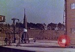 Standbild V-2 Rakete Peenemunde Deutschland, 1943, aus Sekunde 25 historischem Filmmaterial Videoclip 65675024336