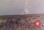Standbild V-2 Rakete Peenemunde Deutschland, 1943, aus Sekunde 20 historischem Filmmaterial Videoclip 65675024340