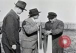 Standbild Erste erfolgreiche post rocket Deutschland, 1931, aus Sekunde 13 historischem Filmmaterial Videoclip 65675024387