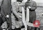Standbild Erste erfolgreiche post rocket Deutschland, 1931, aus Sekunde 26 historischem Filmmaterial Videoclip 65675024387