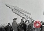 Standbild Reinhold Bodenbearbeitung Deutschland, 1931, aus Sekunde 57 historischem Filmmaterial Videoclip 65675024388