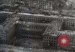 Standbild Ansichten der zerstörten Berlin am Ende des Zweiten Weltkrieg Berlin Deutschland, 1945, aus Sekunde 19 historischem Filmmaterial Videoclip 65675024426