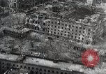 Standbild Ansichten der zerstörten Berlin am Ende des Zweiten Weltkrieg Berlin Deutschland, 1945, aus Sekunde 20 historischem Filmmaterial Videoclip 65675024426
