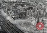 Standbild Ansichten der zerstörten Berlin am Ende des Zweiten Weltkrieg Berlin Deutschland, 1945, aus Sekunde 28 historischem Filmmaterial Videoclip 65675024426