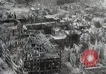Standbild Ansichten der zerstörten Berlin am Ende des Zweiten Weltkrieg Berlin Deutschland, 1945, aus Sekunde 29 historischem Filmmaterial Videoclip 65675024426